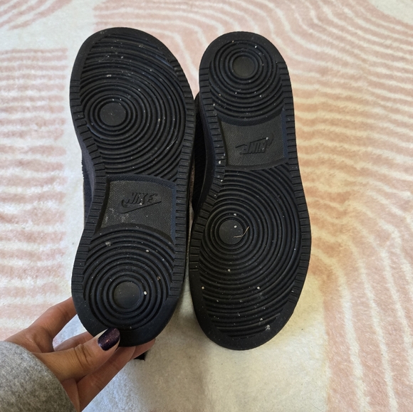 Nike Women's Court Borough Low Sneaker | 7.5 - Picture 7 of 14